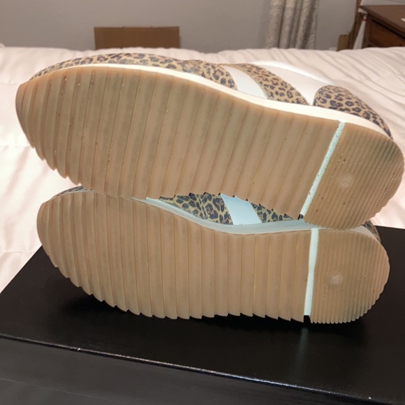 Able Annie Sneaker 6.5 white leather & tan leopard print suede LIKE NEW IN BOX - Picture 9 of 10